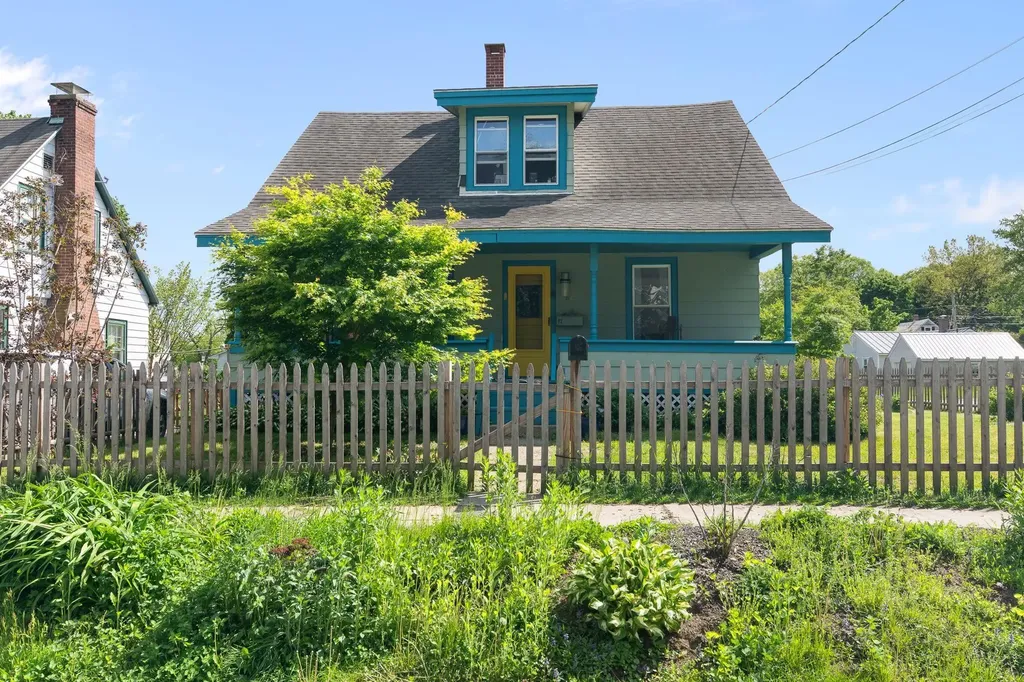 82 Oak Grove Avenue Brattleboro VT 05301