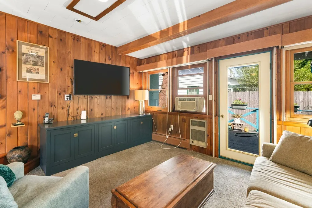 82 Oak Grove Avenue Brattleboro VT 05301