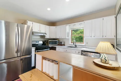 82 Oak Grove Avenue Brattleboro VT 05301