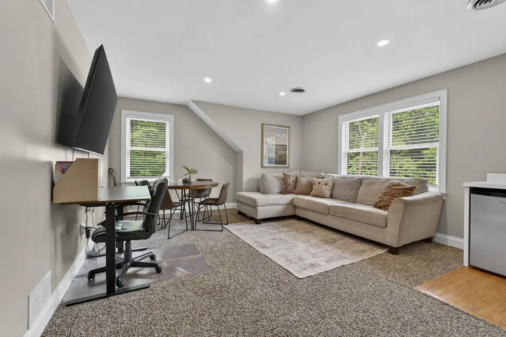 47 Hawk Drive Bedford NH 03104