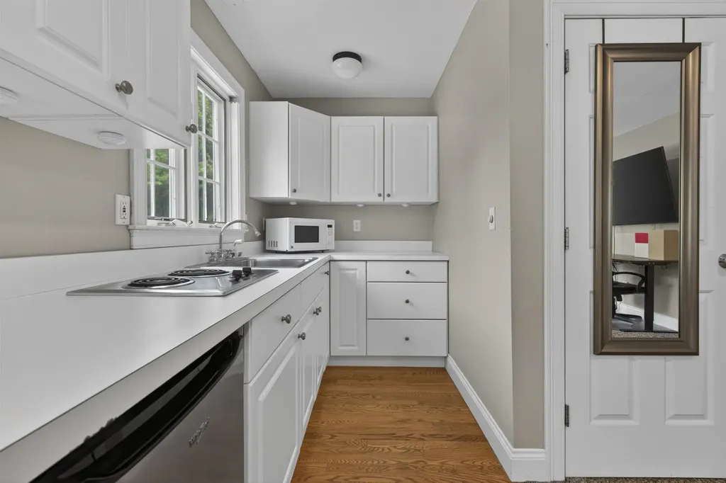 47 Hawk Drive Bedford NH 03104