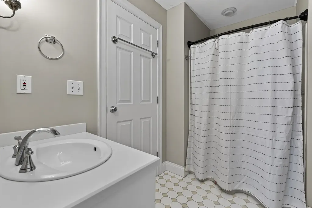 47 Hawk Drive Bedford NH 03104