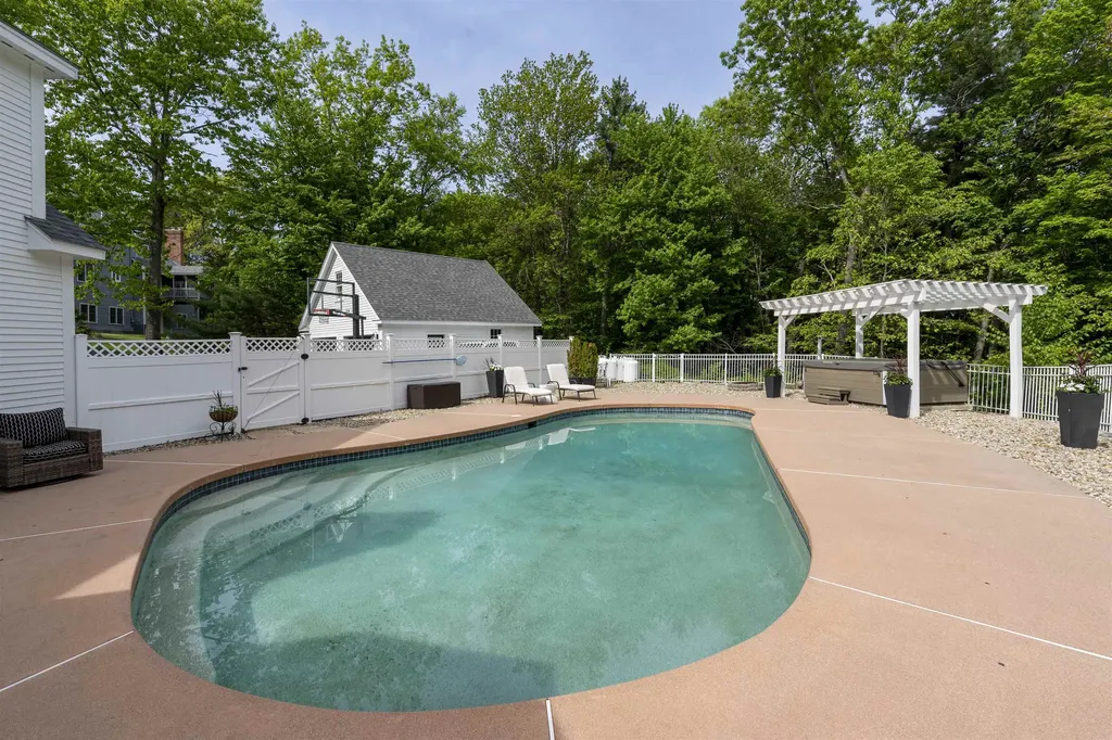 47 Hawk Drive Bedford NH 03104
