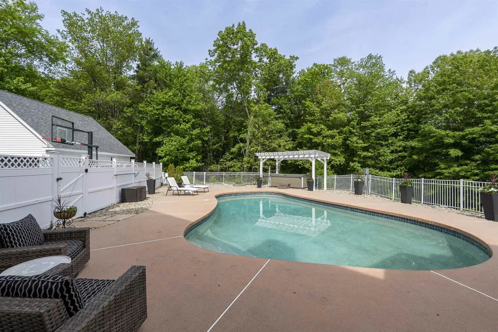 47 Hawk Drive Bedford NH 03104