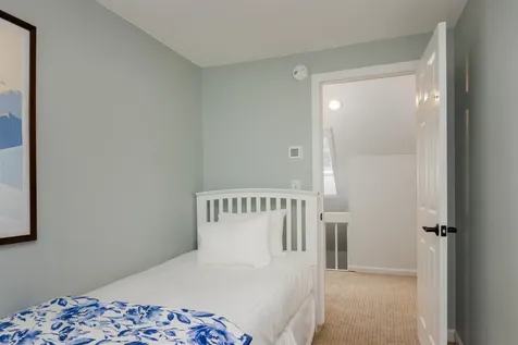 111 Lakeland Drive Hartford VT 05059