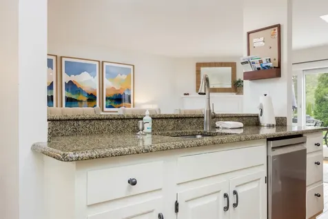 111 Lakeland Drive Hartford VT 05059