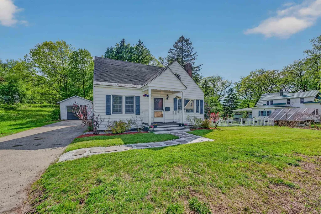 25 Portland Street Lancaster NH 03584