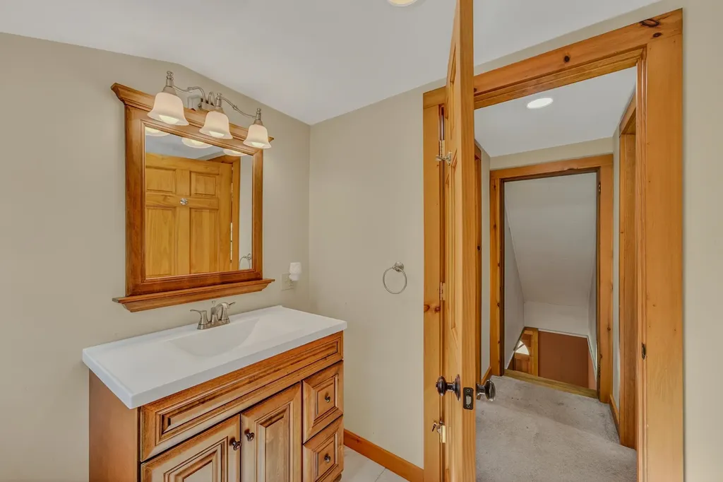 25 Portland Street Lancaster NH 03584