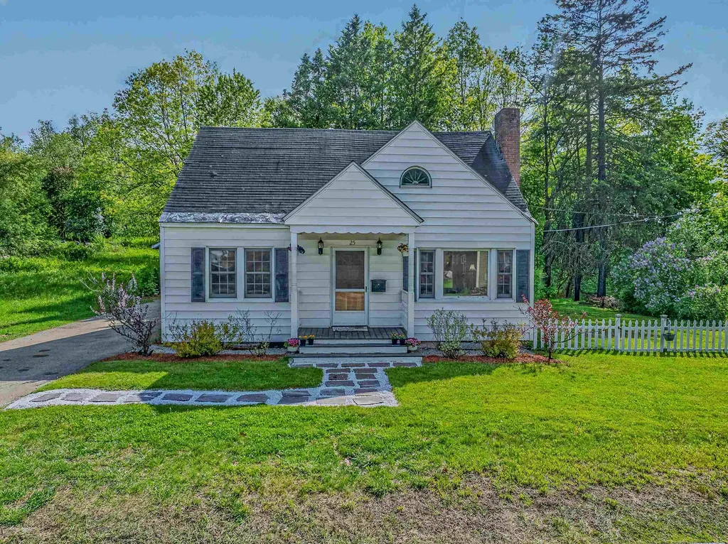 25 Portland Street Lancaster NH 03584