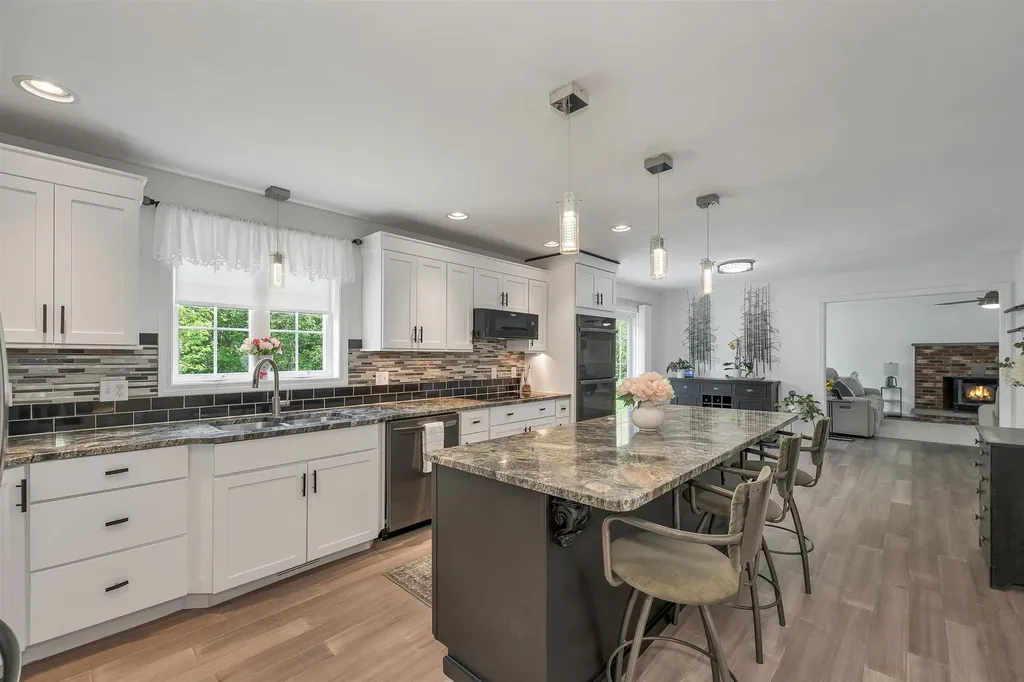 537 Pingree Hill Road Auburn NH 03032