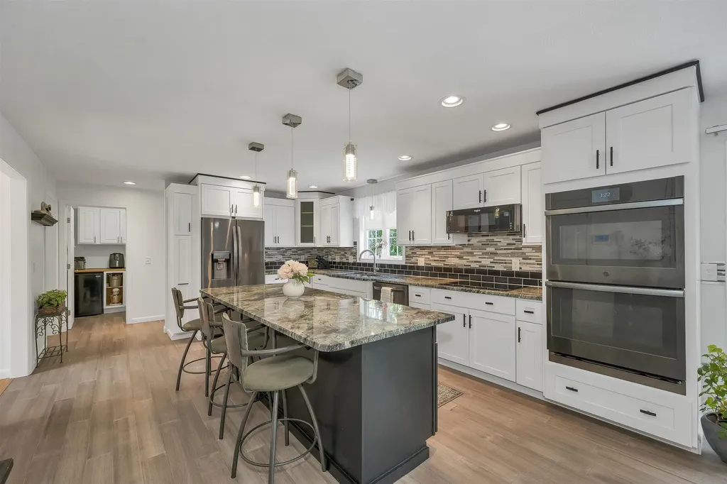 537 Pingree Hill Road Auburn NH 03032