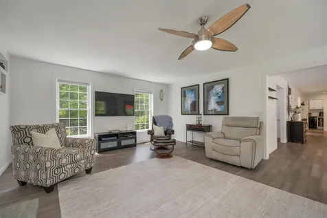 537 Pingree Hill Road Auburn NH 03032