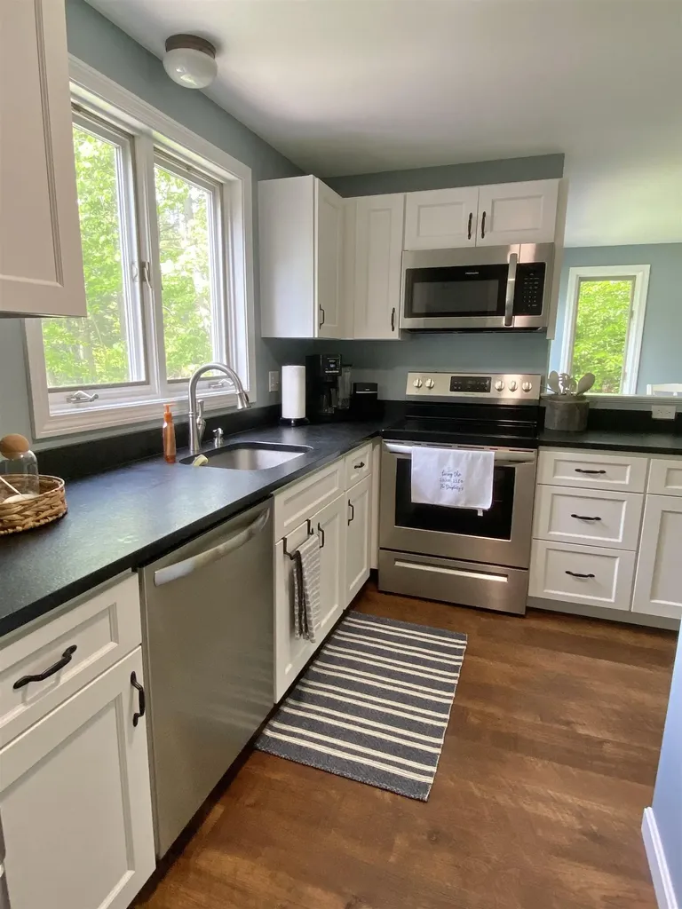 40 Hampton Court Laconia NH 03246