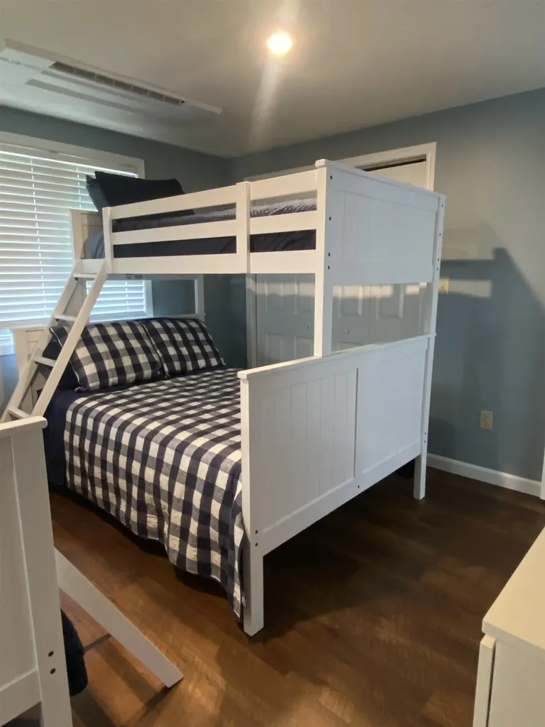 40 Hampton Court Laconia NH 03246