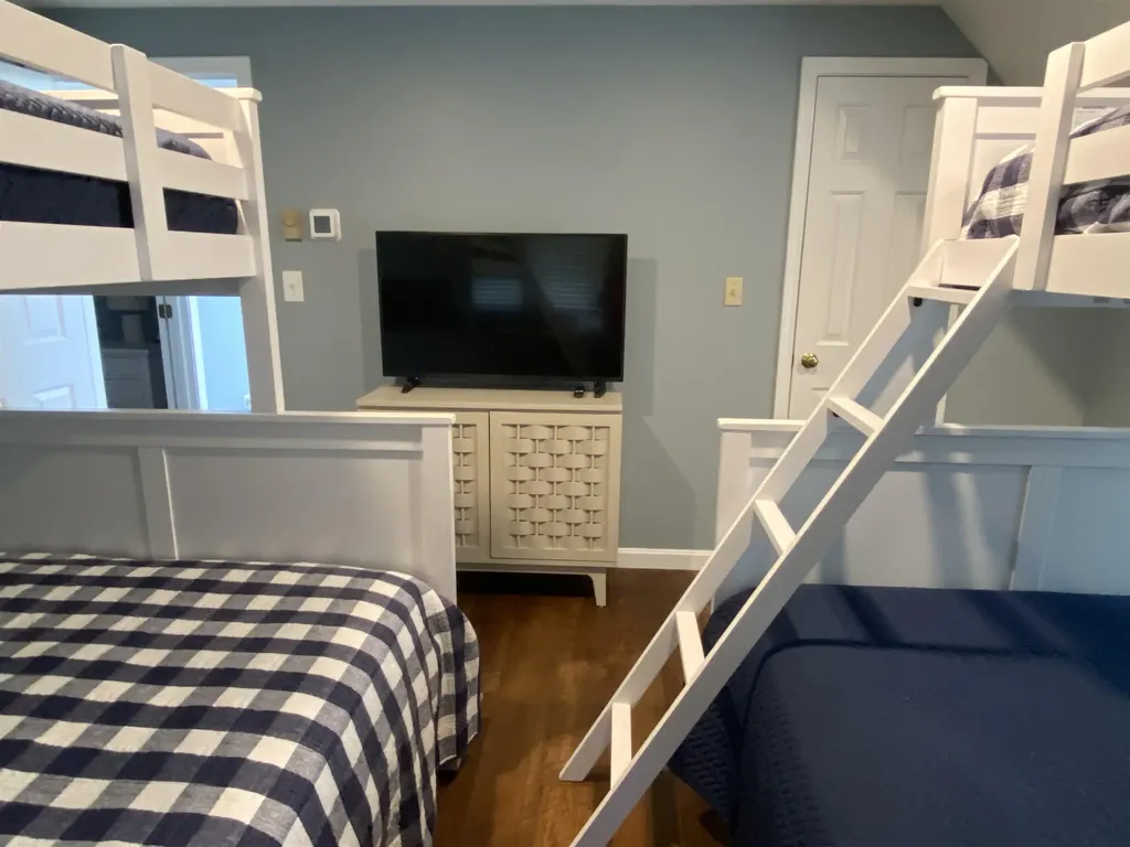 40 Hampton Court Laconia NH 03246