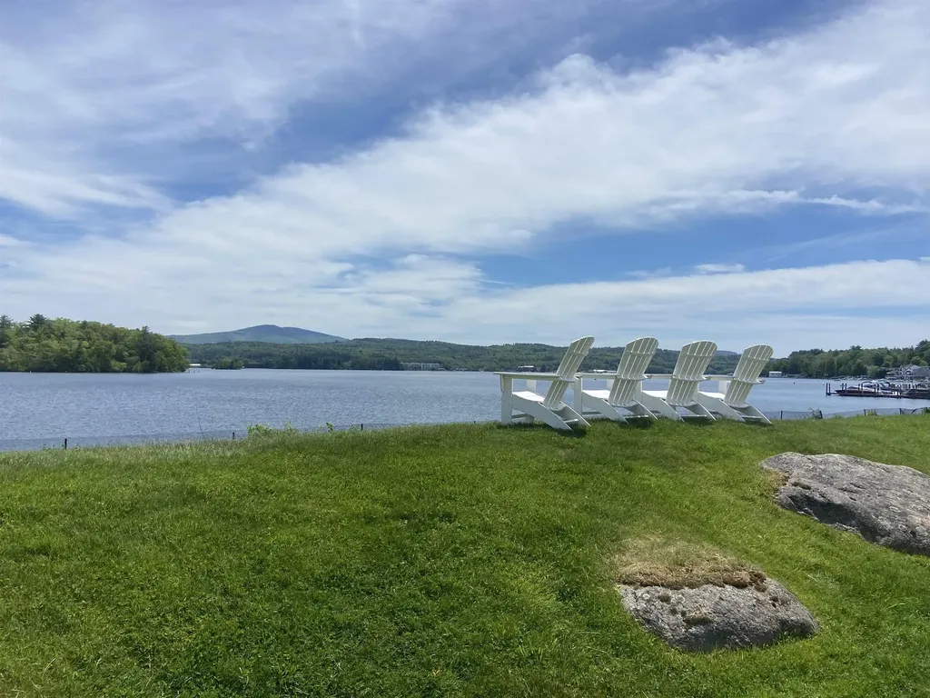 40 Hampton Court Laconia NH 03246