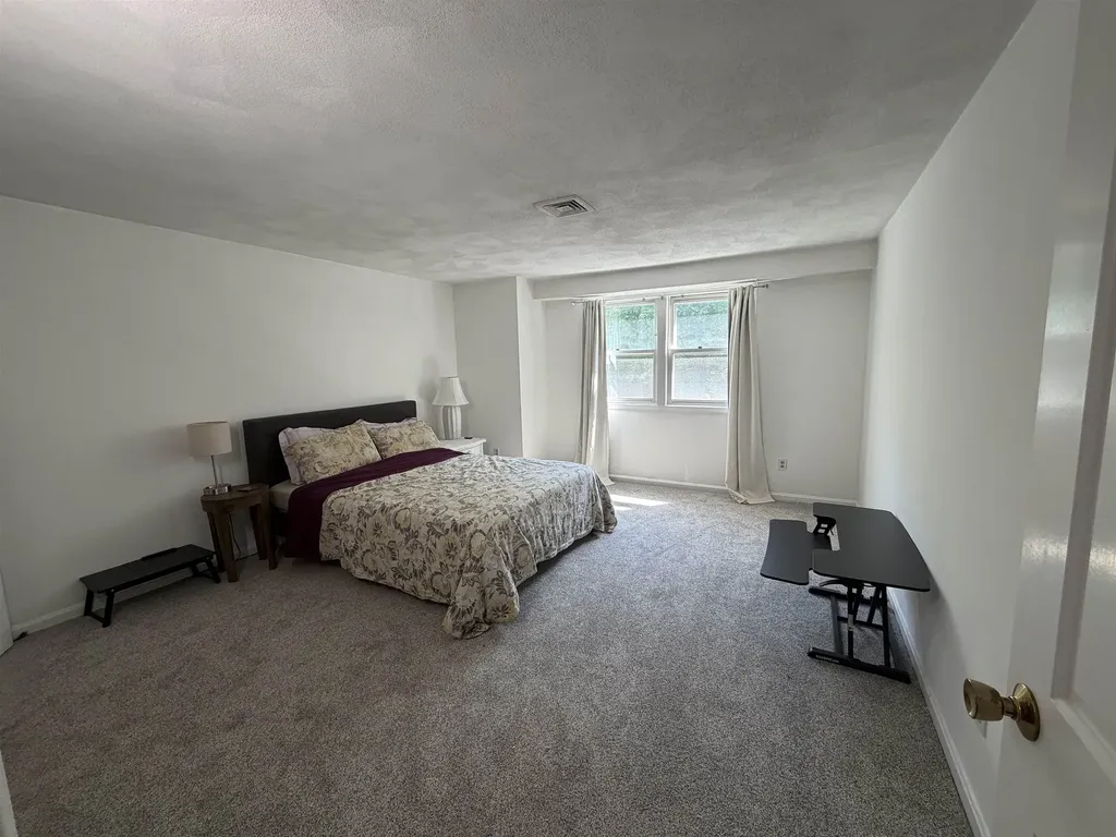 6 Heritage Village Drive Nashua NH 03062