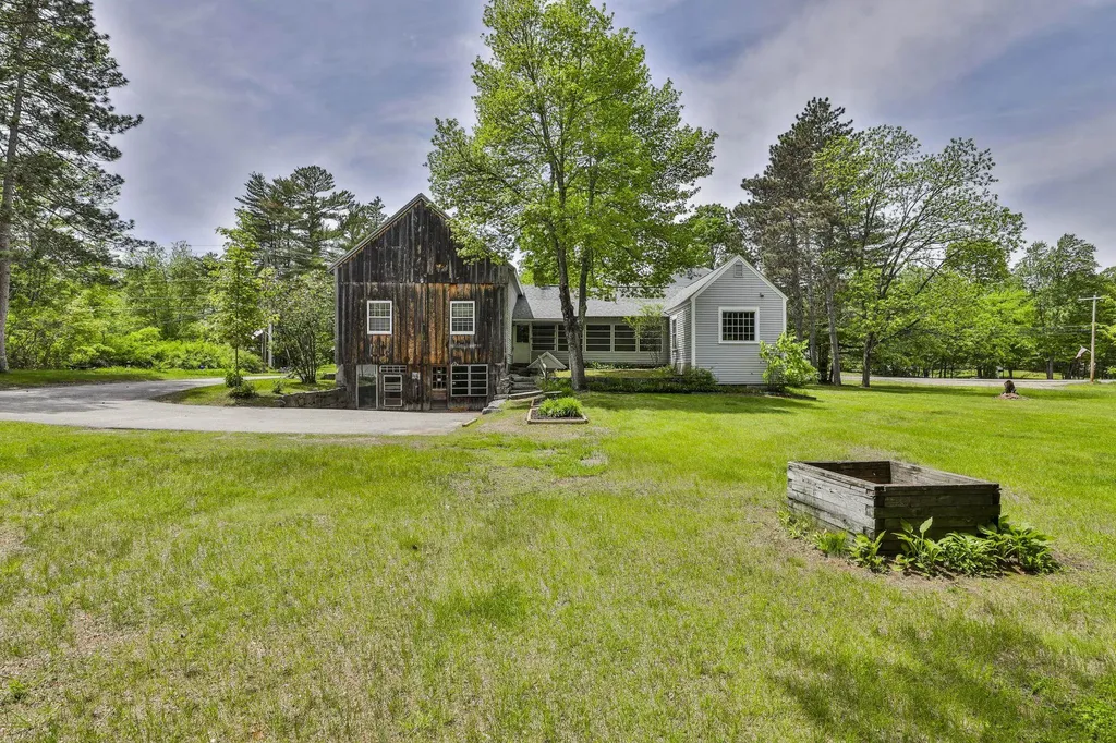 42 Main Street Brookline NH 03033