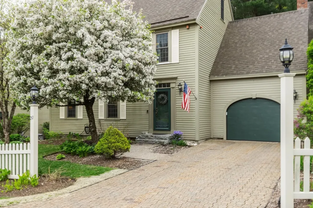 20 Lamplight Drive Atkinson NH 03811