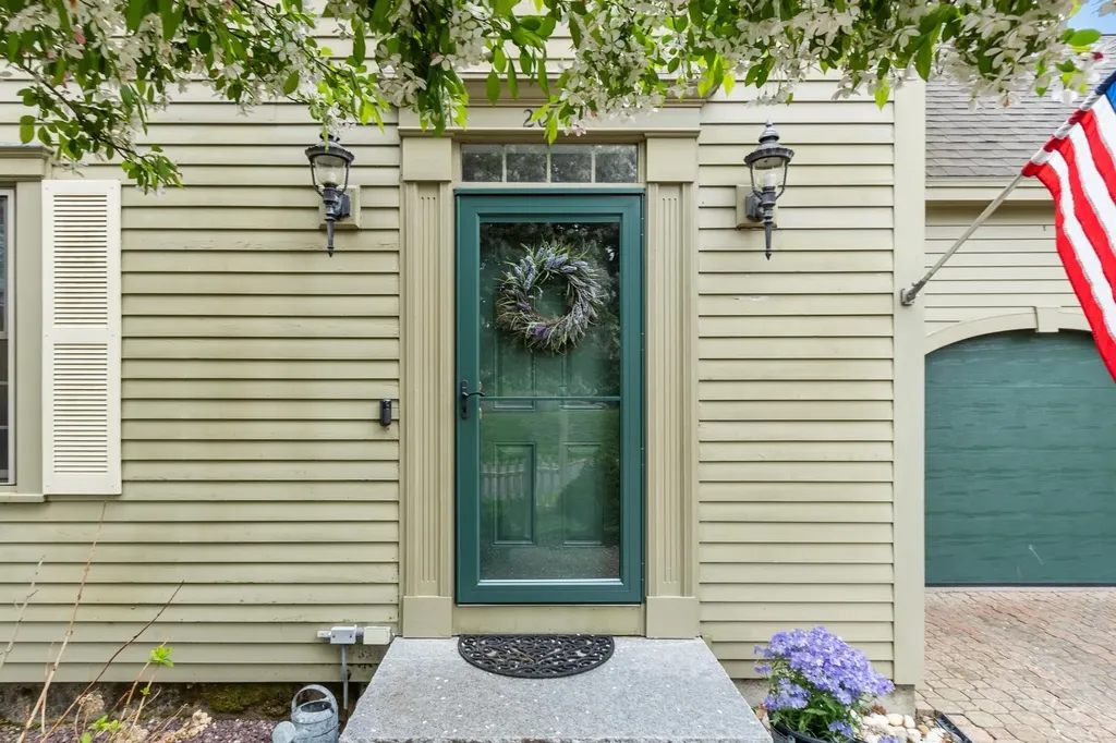 20 Lamplight Drive Atkinson NH 03811