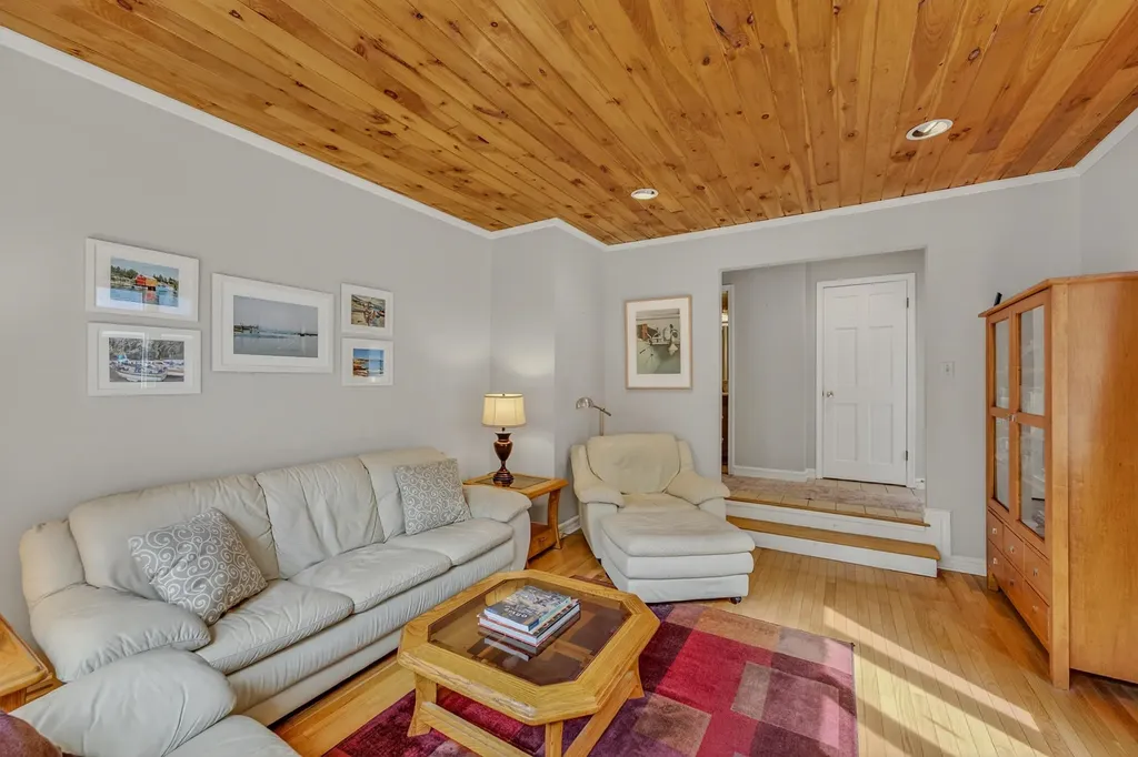 34 Sunrise Circle Plymouth NH 03264