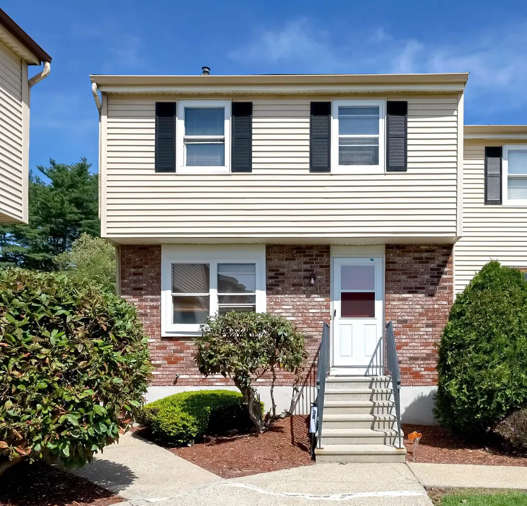38 Stonegate Lane Derry NH 03036