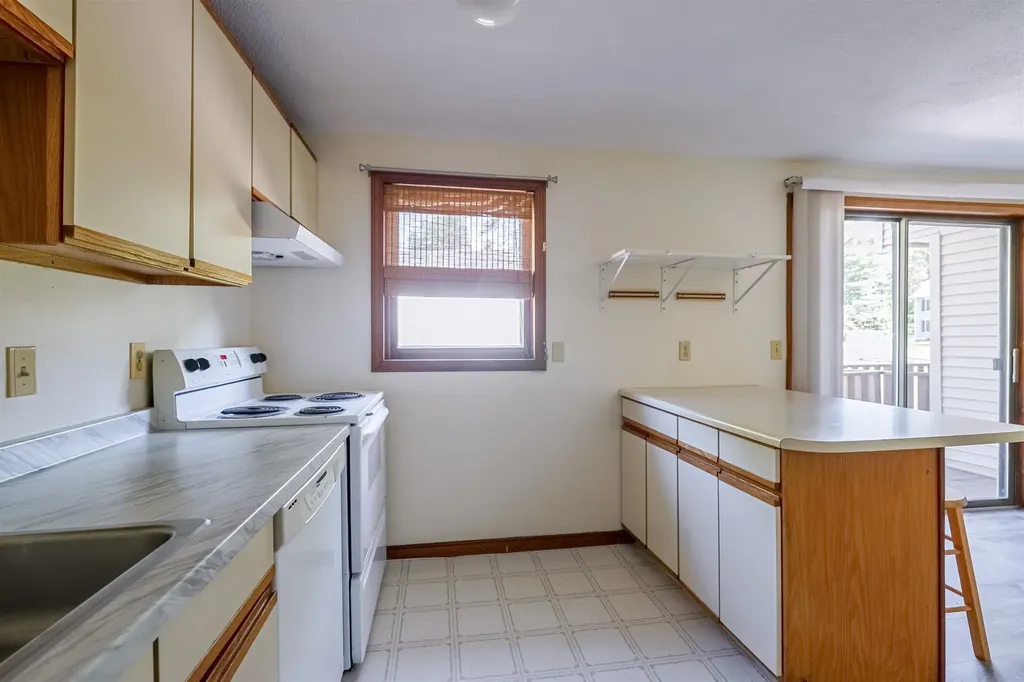 38 Stonegate Lane Derry NH 03036