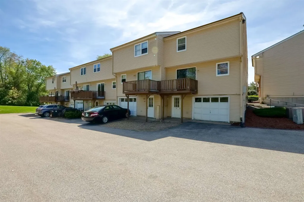 38 Stonegate Lane Derry NH 03036