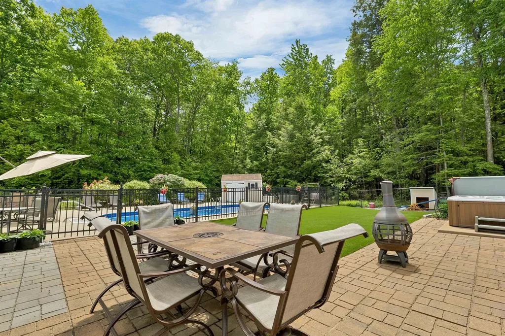 32 Mcintosh Road Danville NH 03819