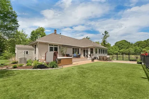32 Mcintosh Road Danville NH 03819