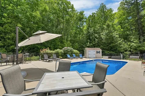 32 Mcintosh Road Danville NH 03819
