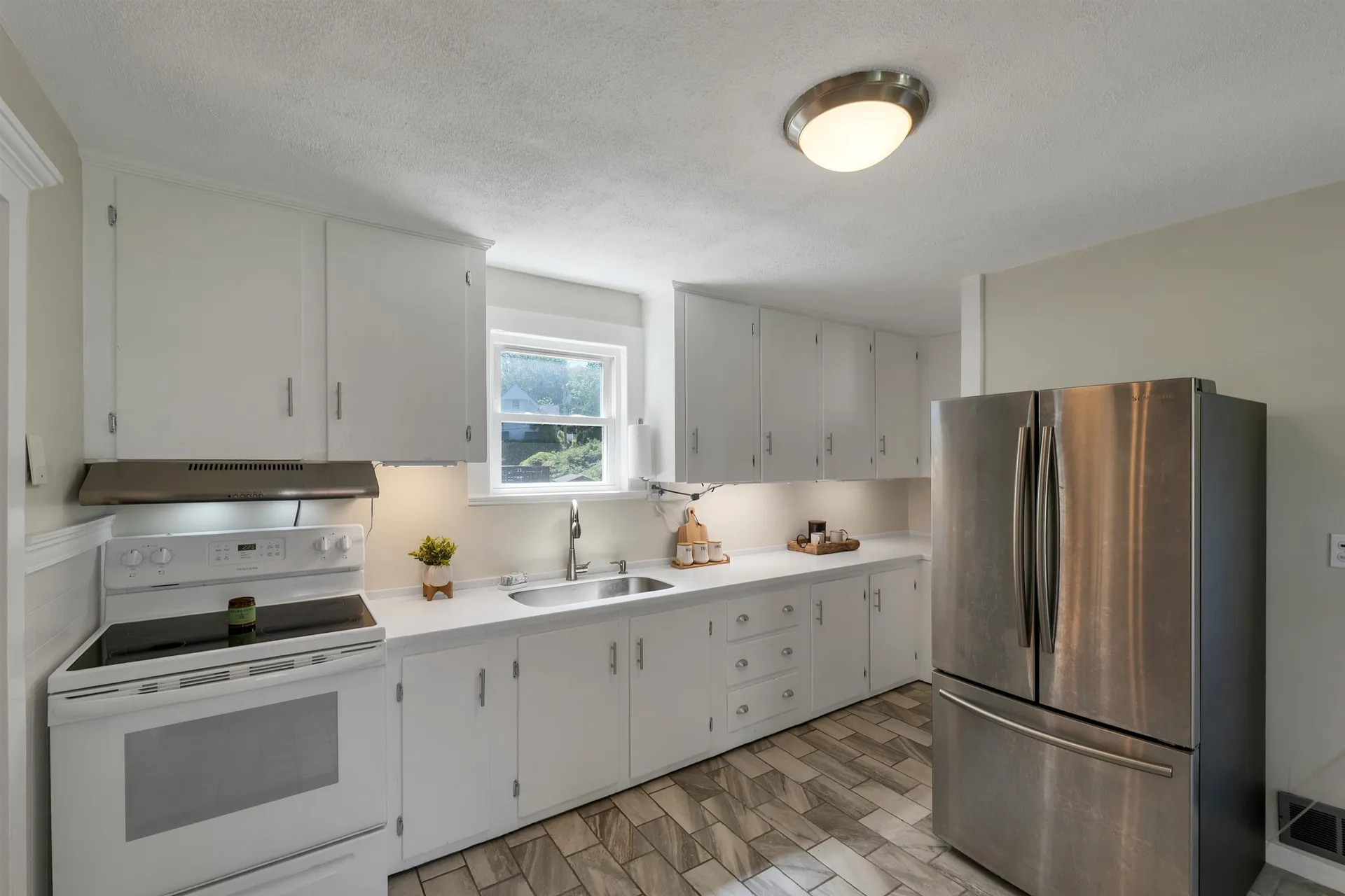 23 Chester Street Amesbury MA 01913