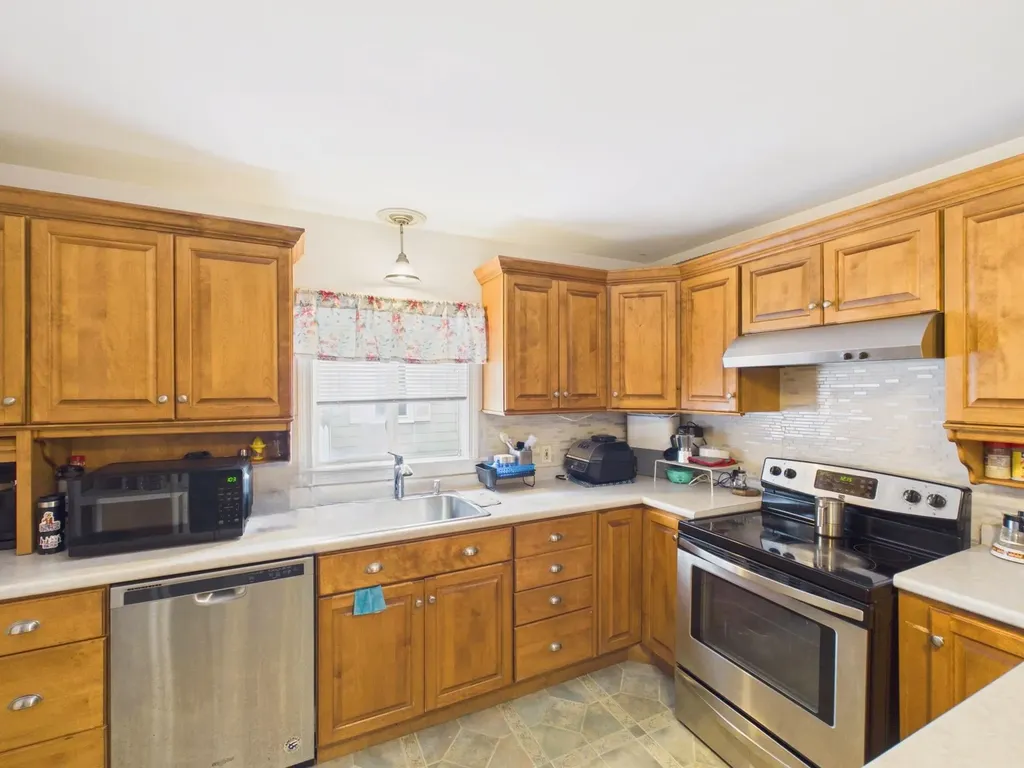 852 Clay Street Manchester NH 03103