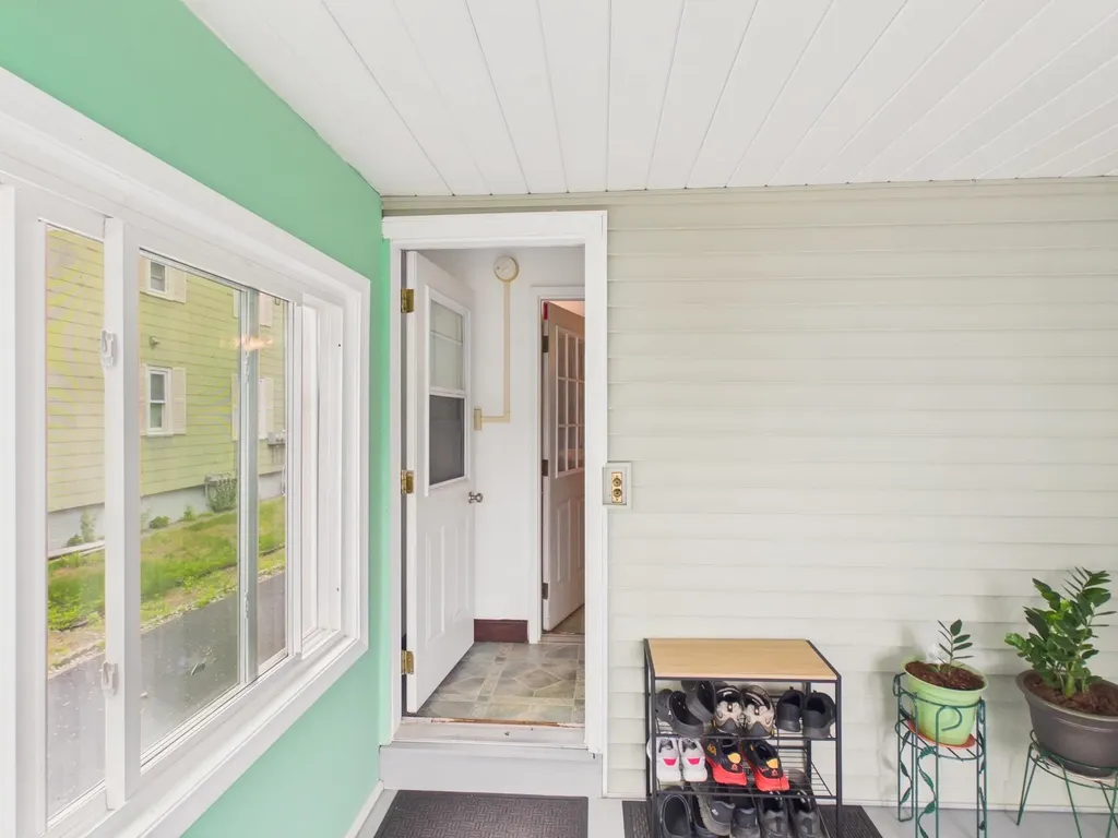 852 Clay Street Manchester NH 03103