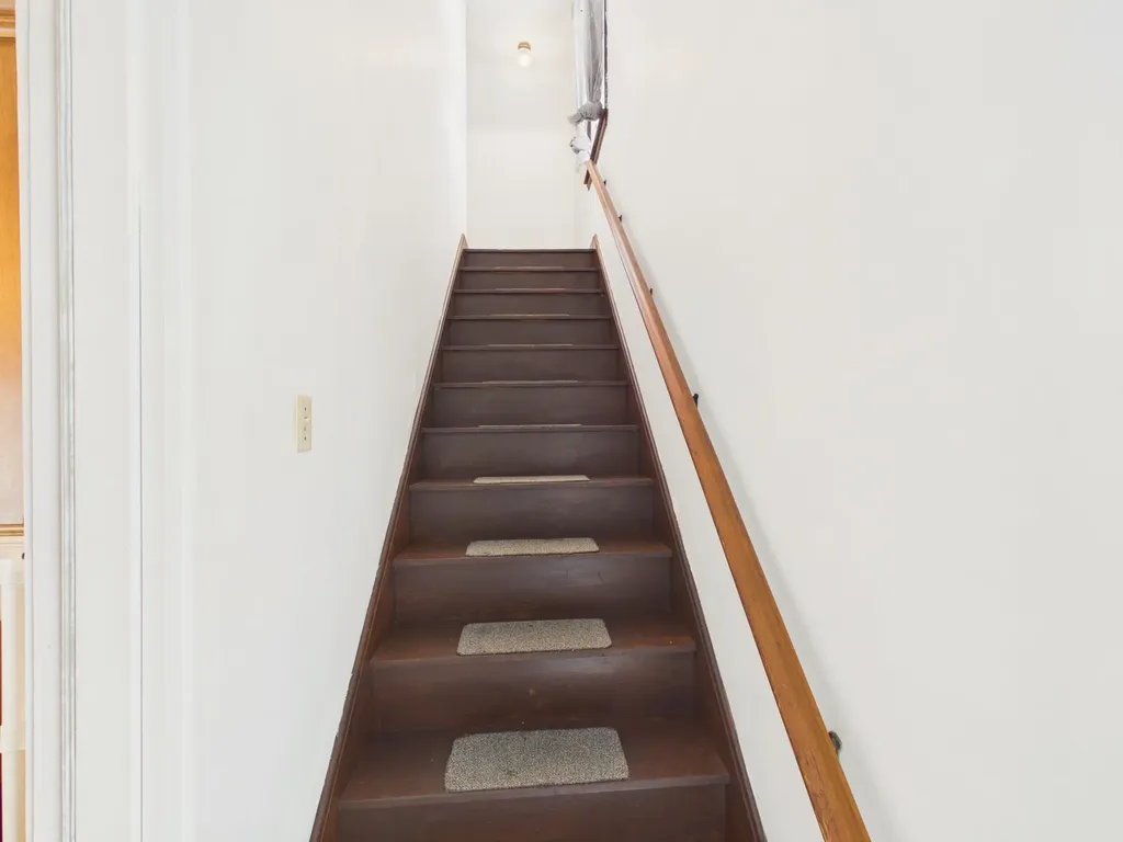 852 Clay Street Manchester NH 03103