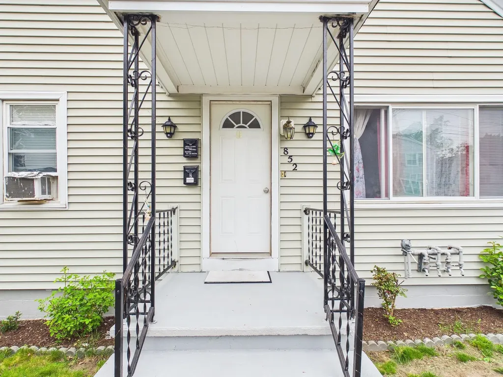 852 Clay Street Manchester NH 03103