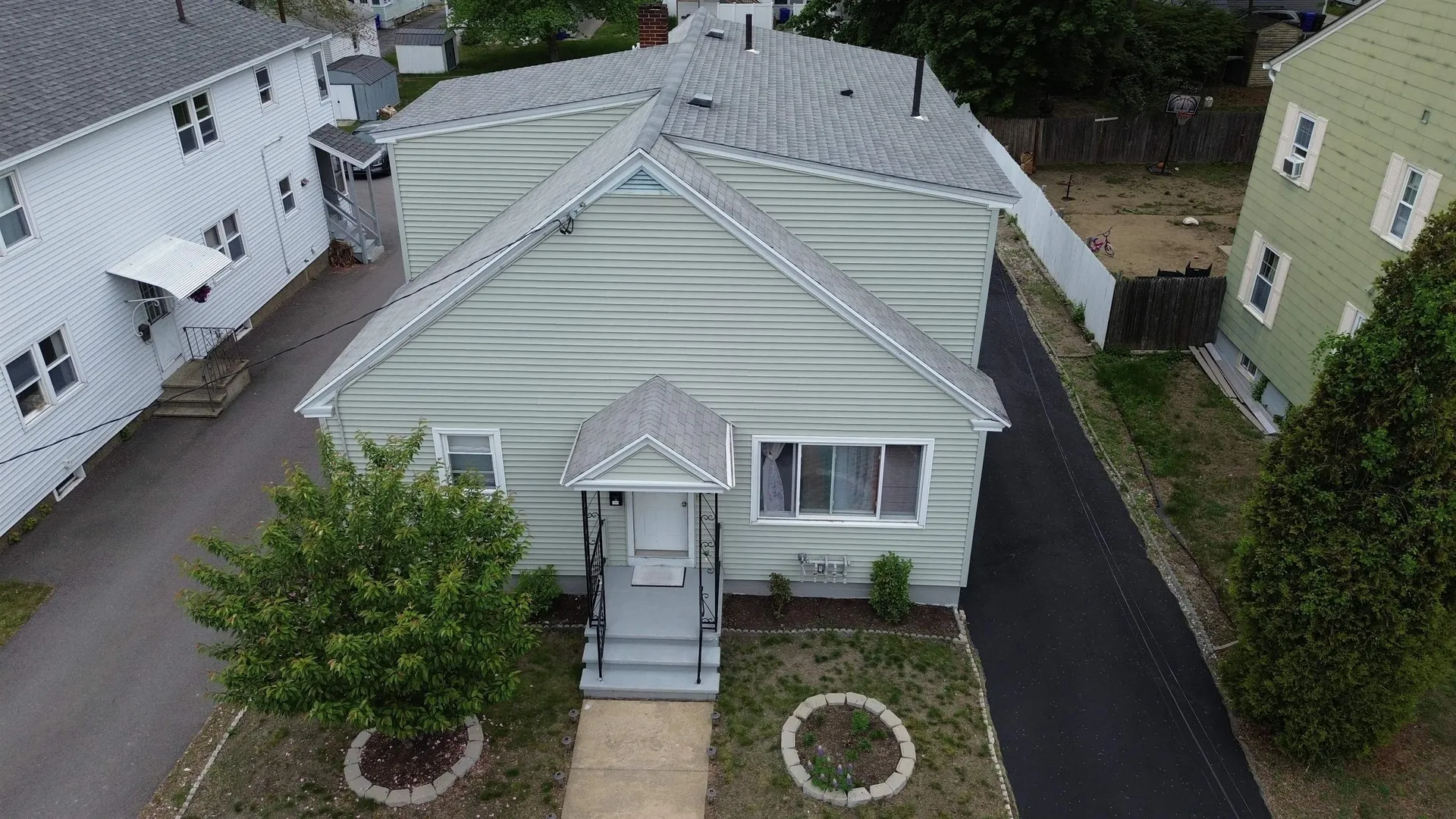 852 Clay Street Manchester NH 03103