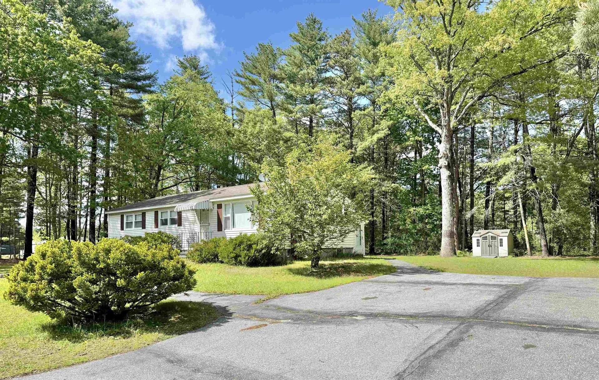 4 Rita Avenue Pelham NH 03076