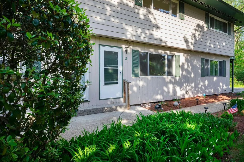 14 Oliver Drive Hudson NH 03051