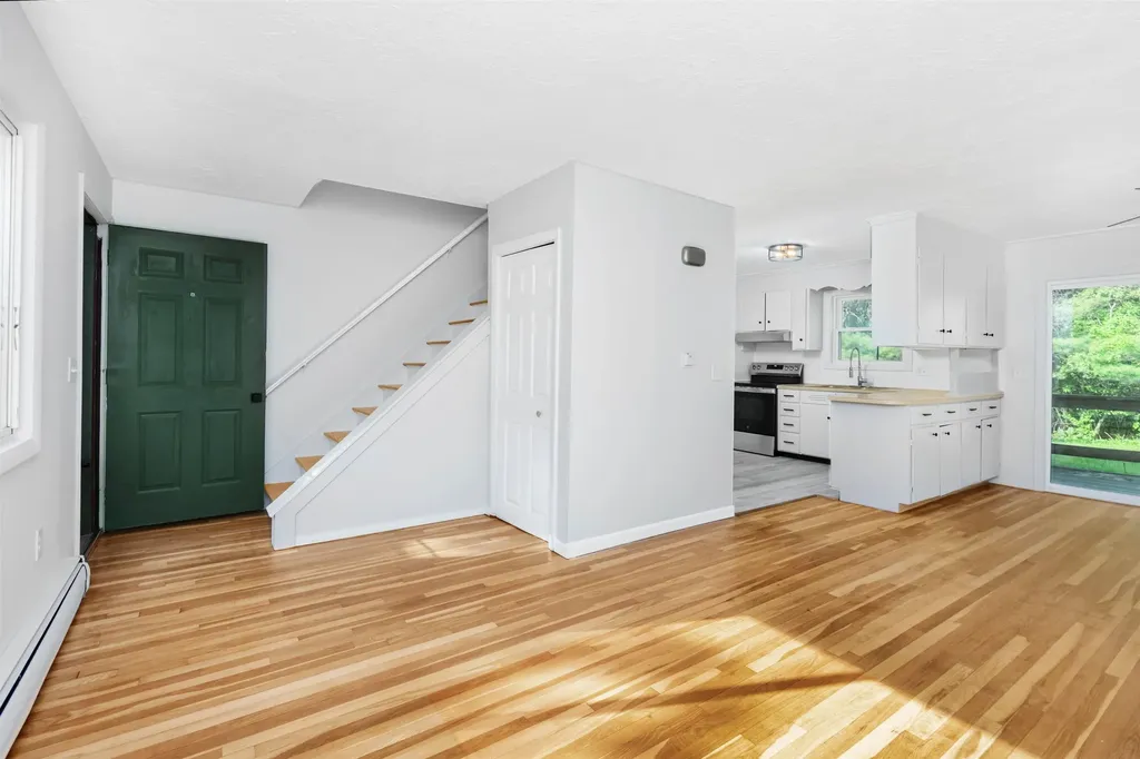 14 Oliver Drive Hudson NH 03051