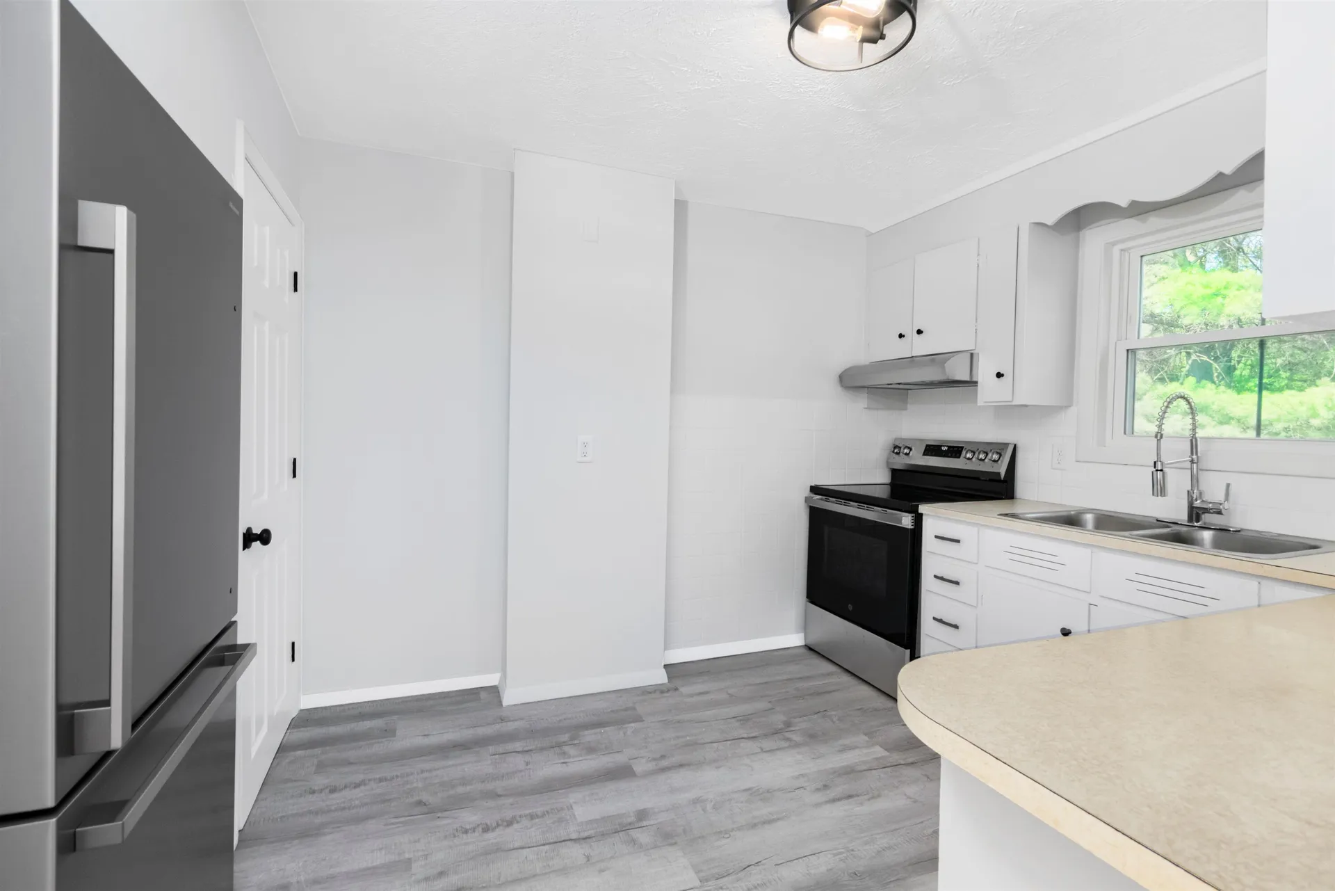 14 Oliver Drive Hudson NH 03051