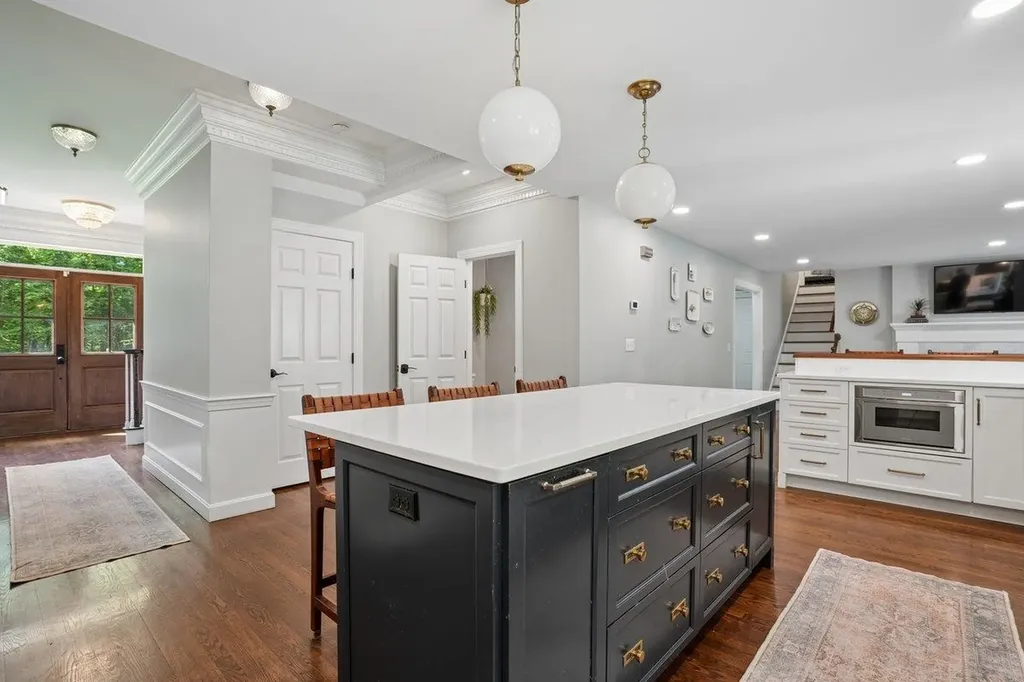 5 Spring Hill Road Bedford NH 03110