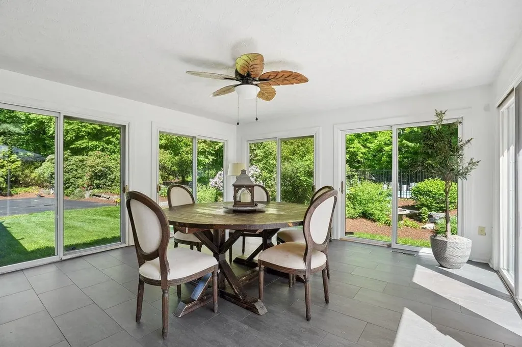 5 Spring Hill Road Bedford NH 03110