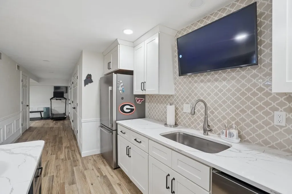 5 Spring Hill Road Bedford NH 03110