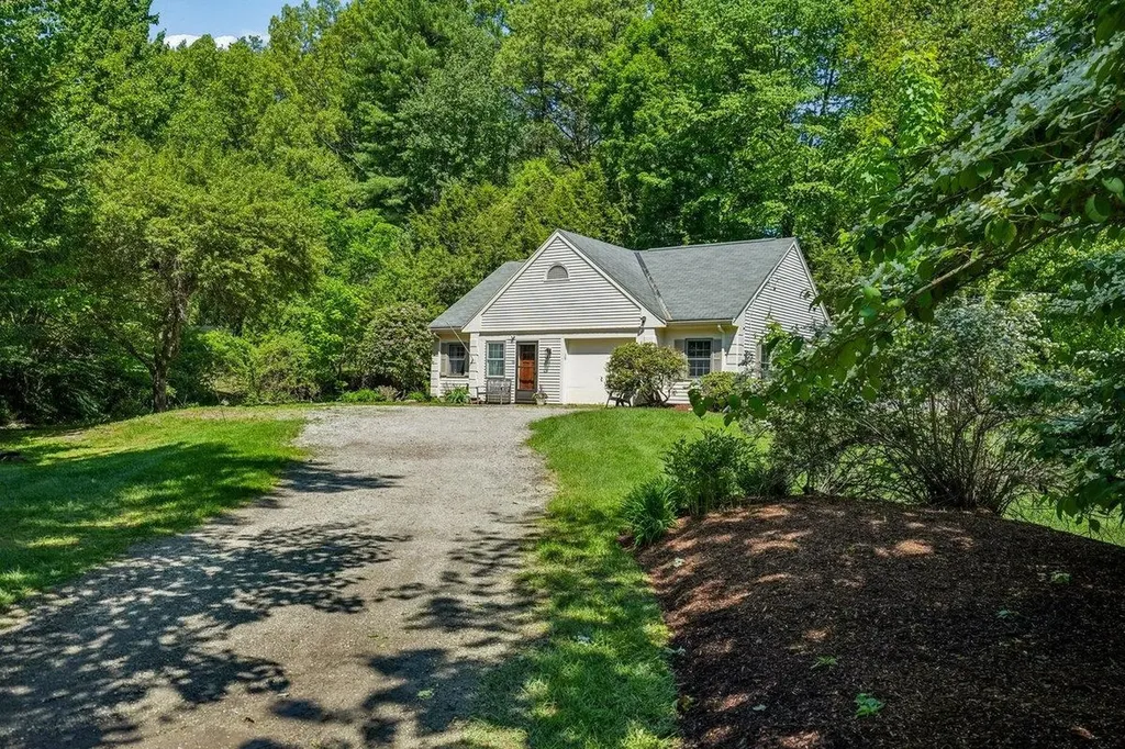 5 Spring Hill Road Bedford NH 03110