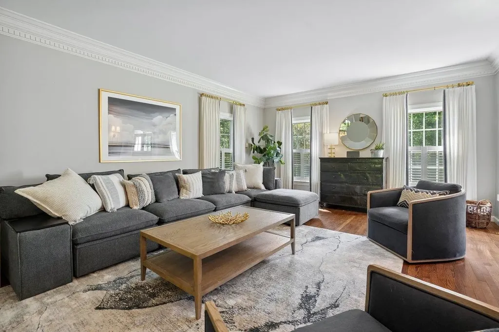 5 Spring Hill Road Bedford NH 03110