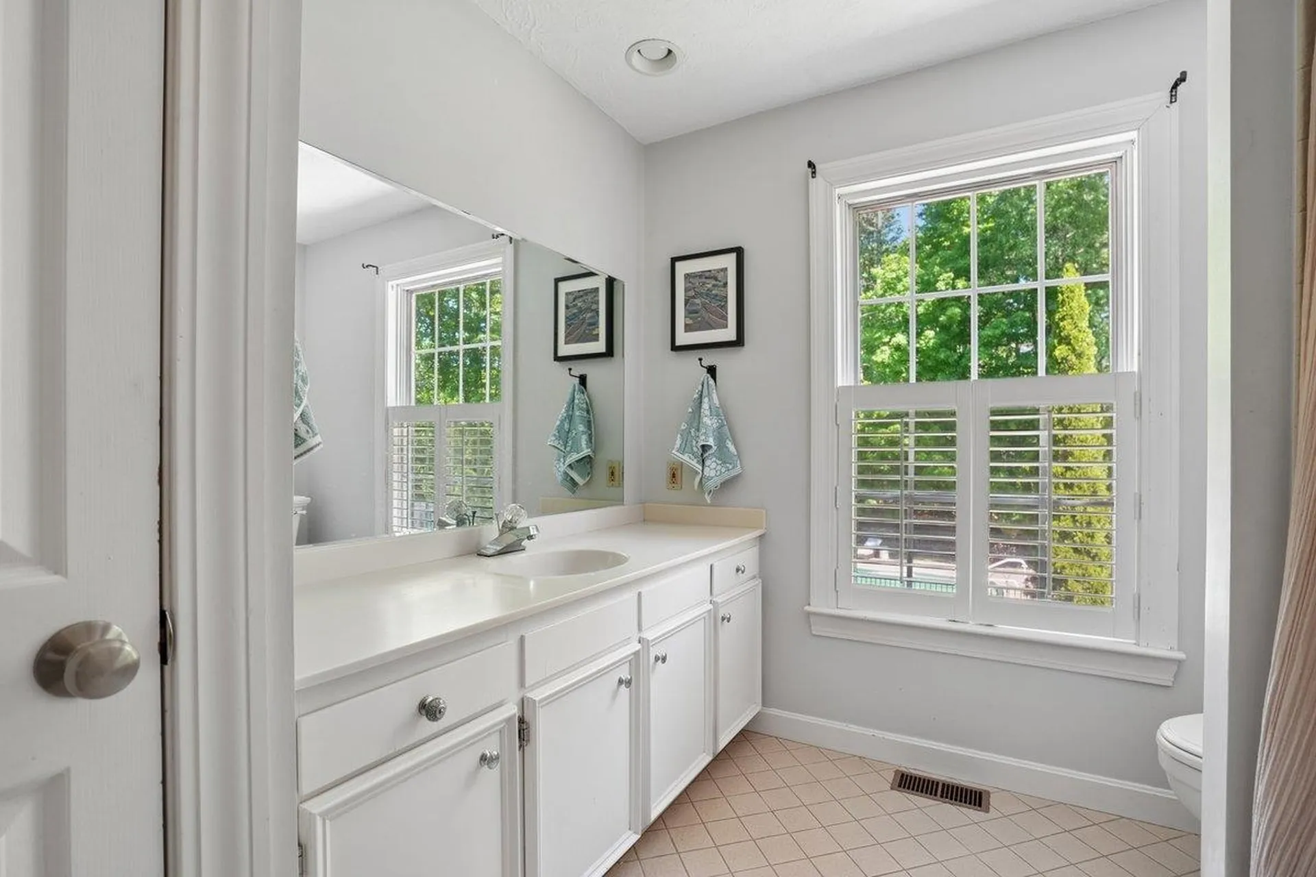 5 Spring Hill Road Bedford NH 03110