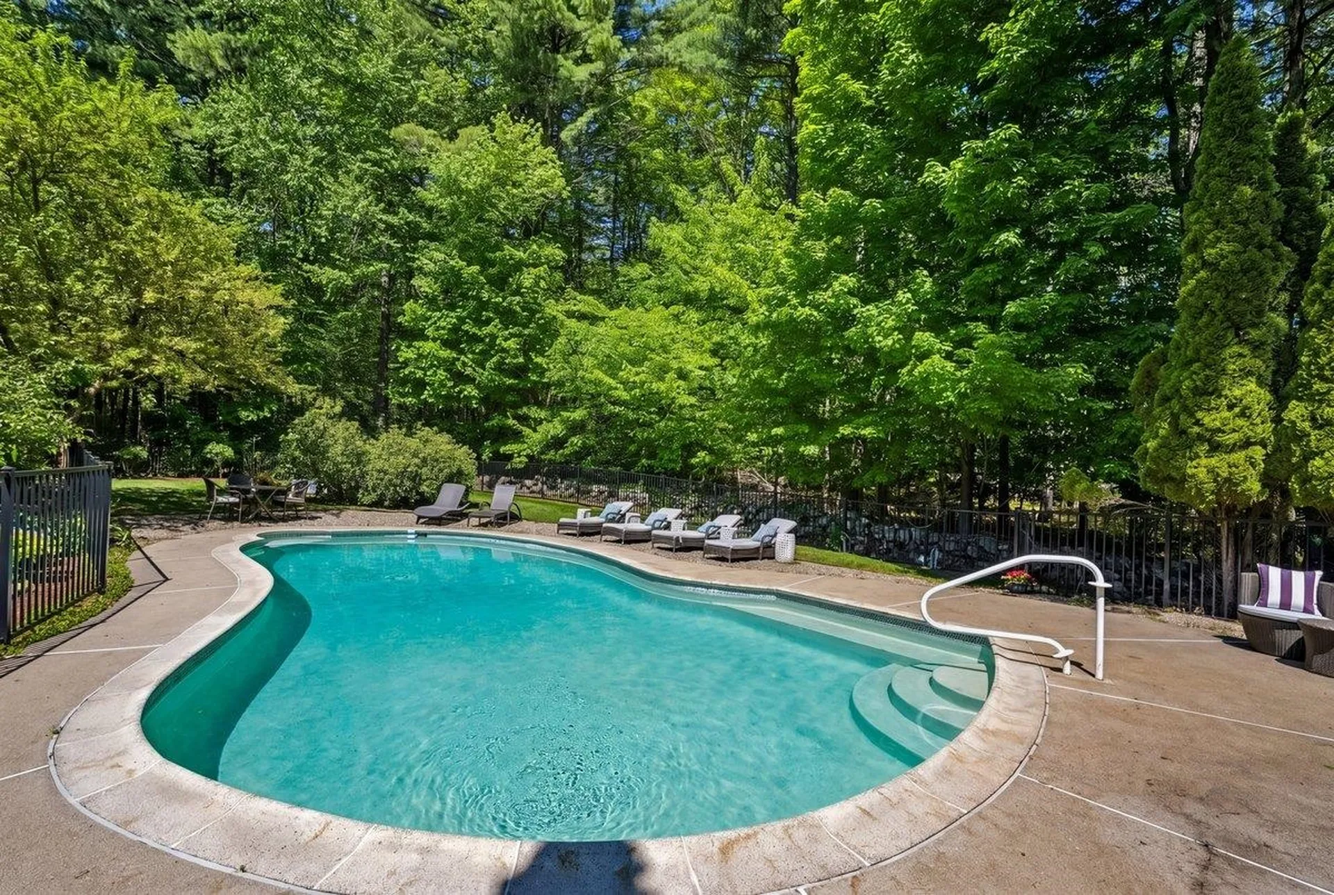 5 Spring Hill Road Bedford NH 03110