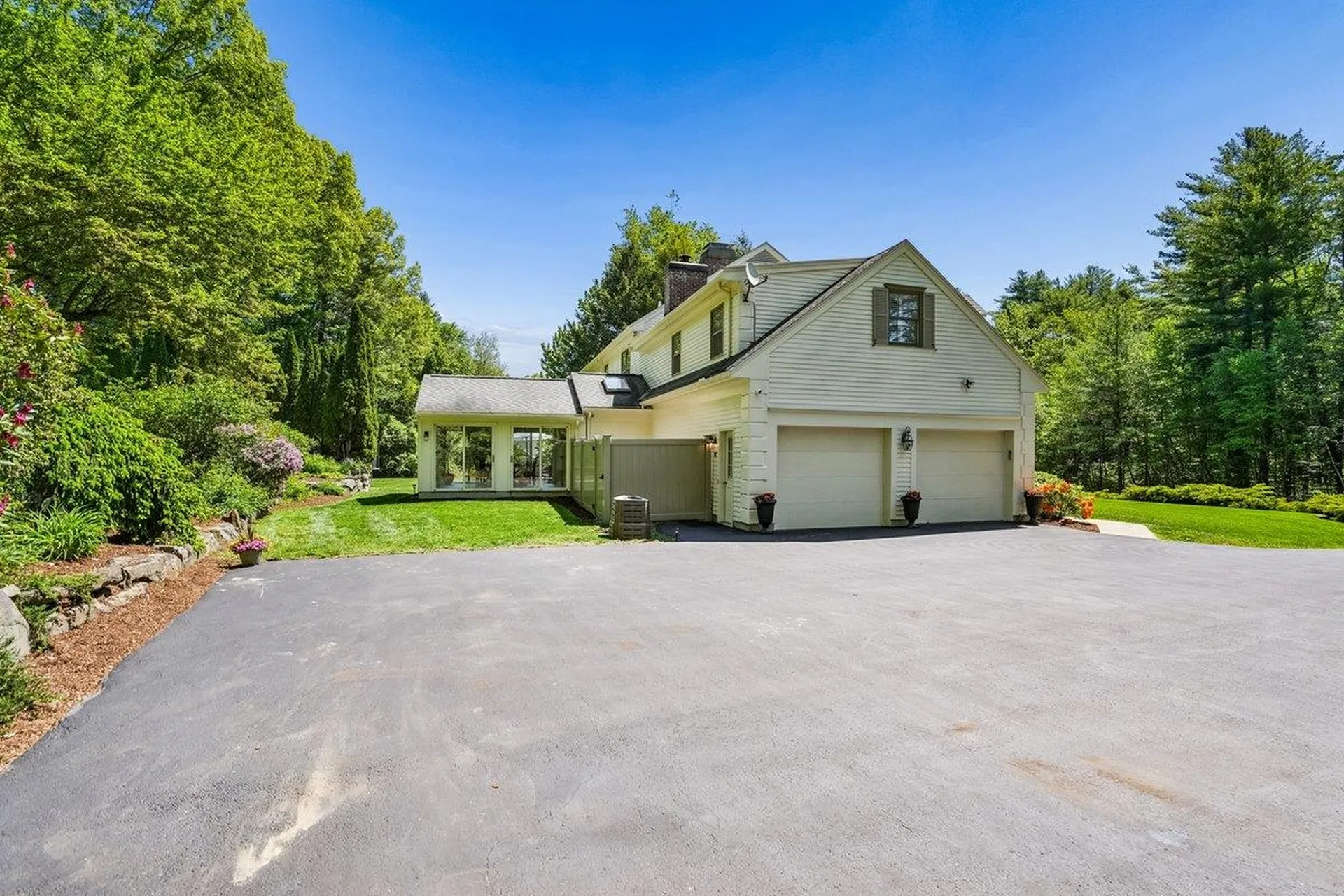 5 Spring Hill Road Bedford NH 03110