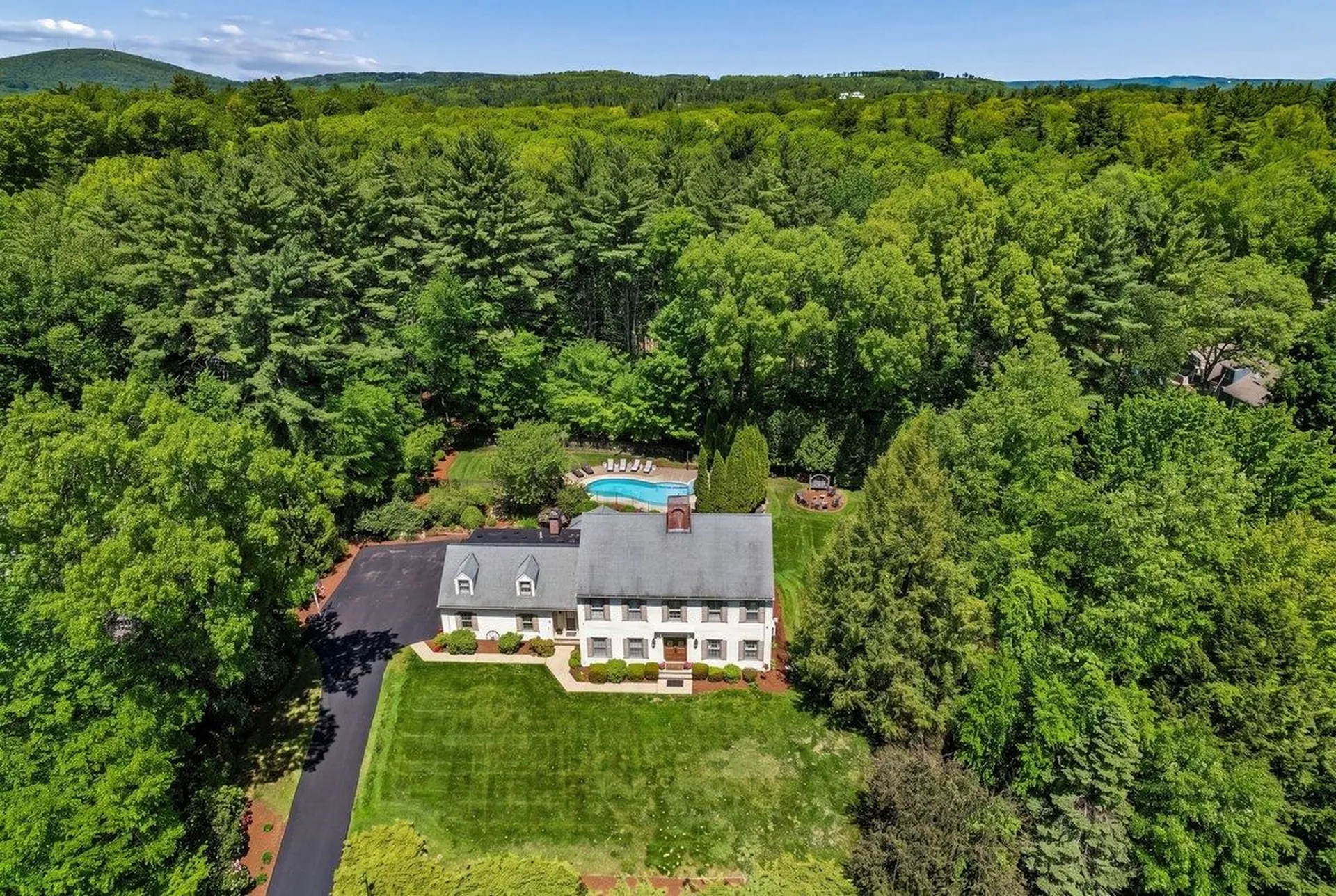 5 Spring Hill Road Bedford NH 03110
